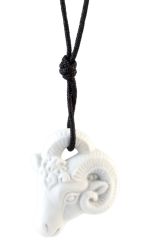 Meissen Anhänger Sternzeichen Widder, Weiß, Biskuit, 3,3 X 2,8 Cm 