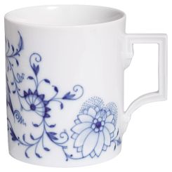 Meissen Henkelbecher, Form Berlin, Zwiebelmuster Style kobaltblau 